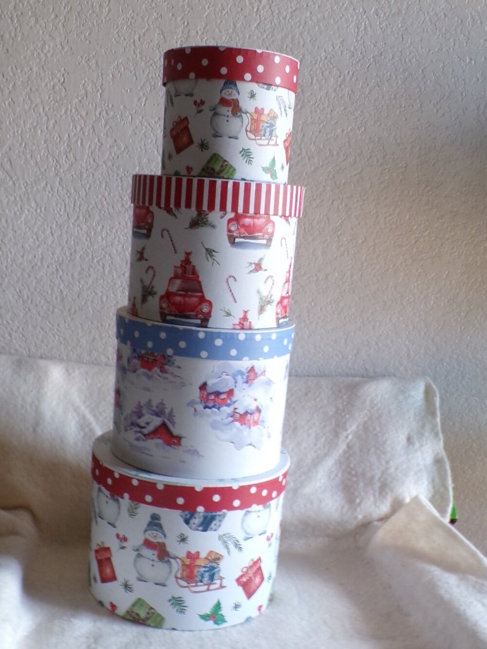 4 Holiday Boxes Round Gift Boxes Unique Fun Festive Winter Design Stacking NEW